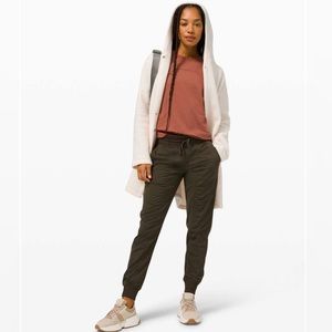 NWT Lululemon Held in Warmth Sherpa Jacket
Heathered Light Ivory